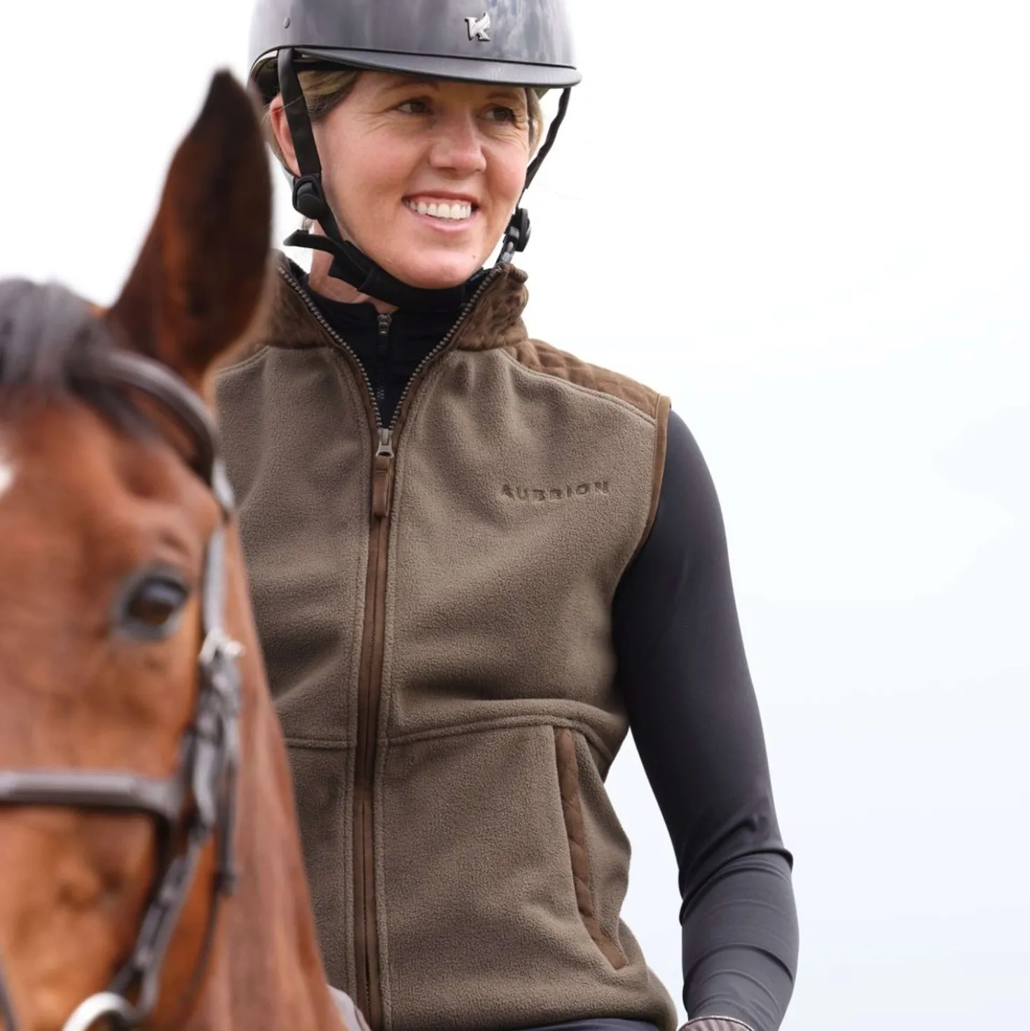 Aubrion by Shires Bodywarmer Heritage Fleece Donker Olijf