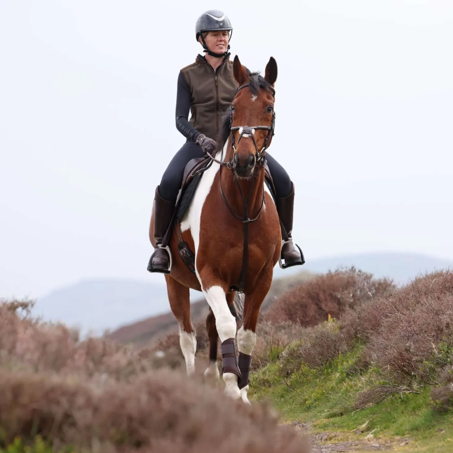 Aubrion by Shires Bodywarmer Heritage Fleece Donker Olijf