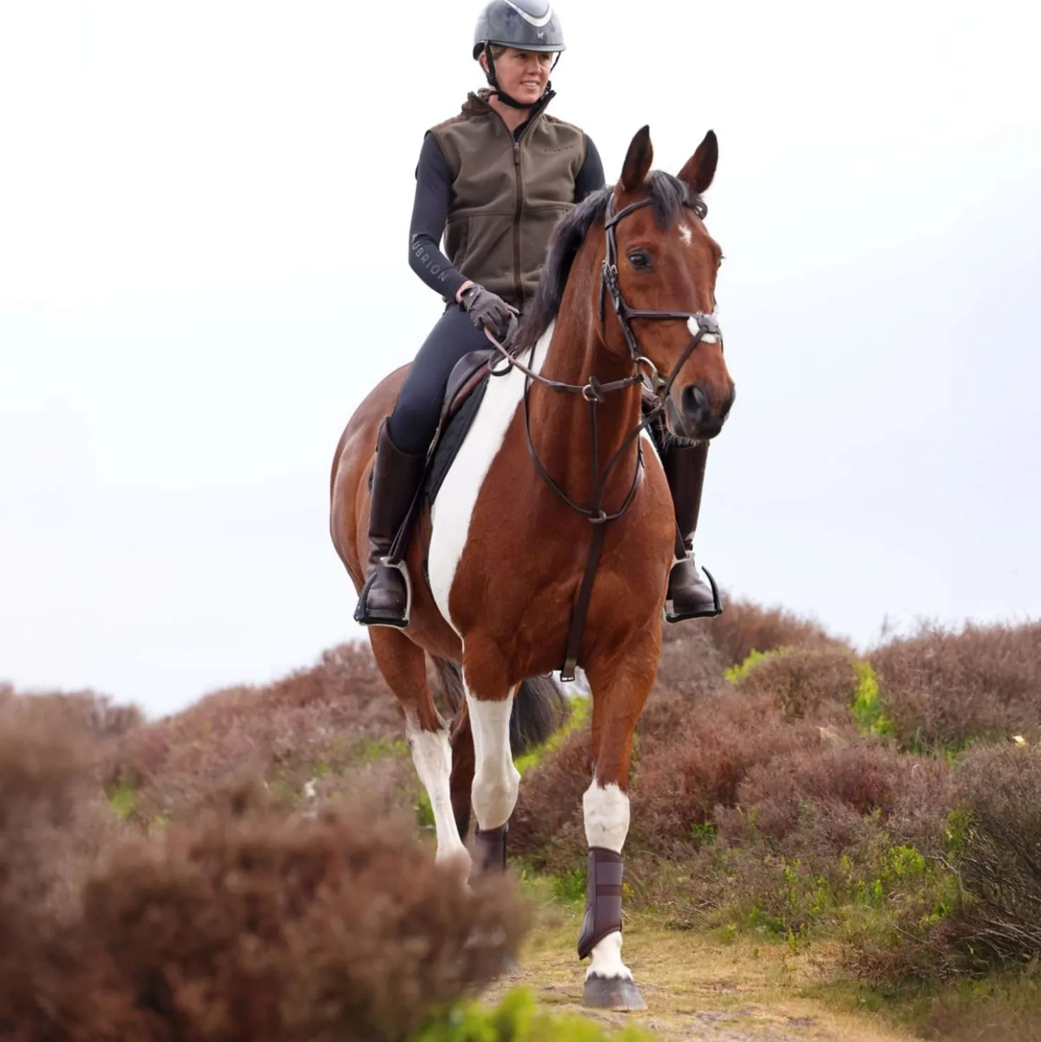 Aubrion by Shires Bodywarmer Heritage Fleece Donker Olijf