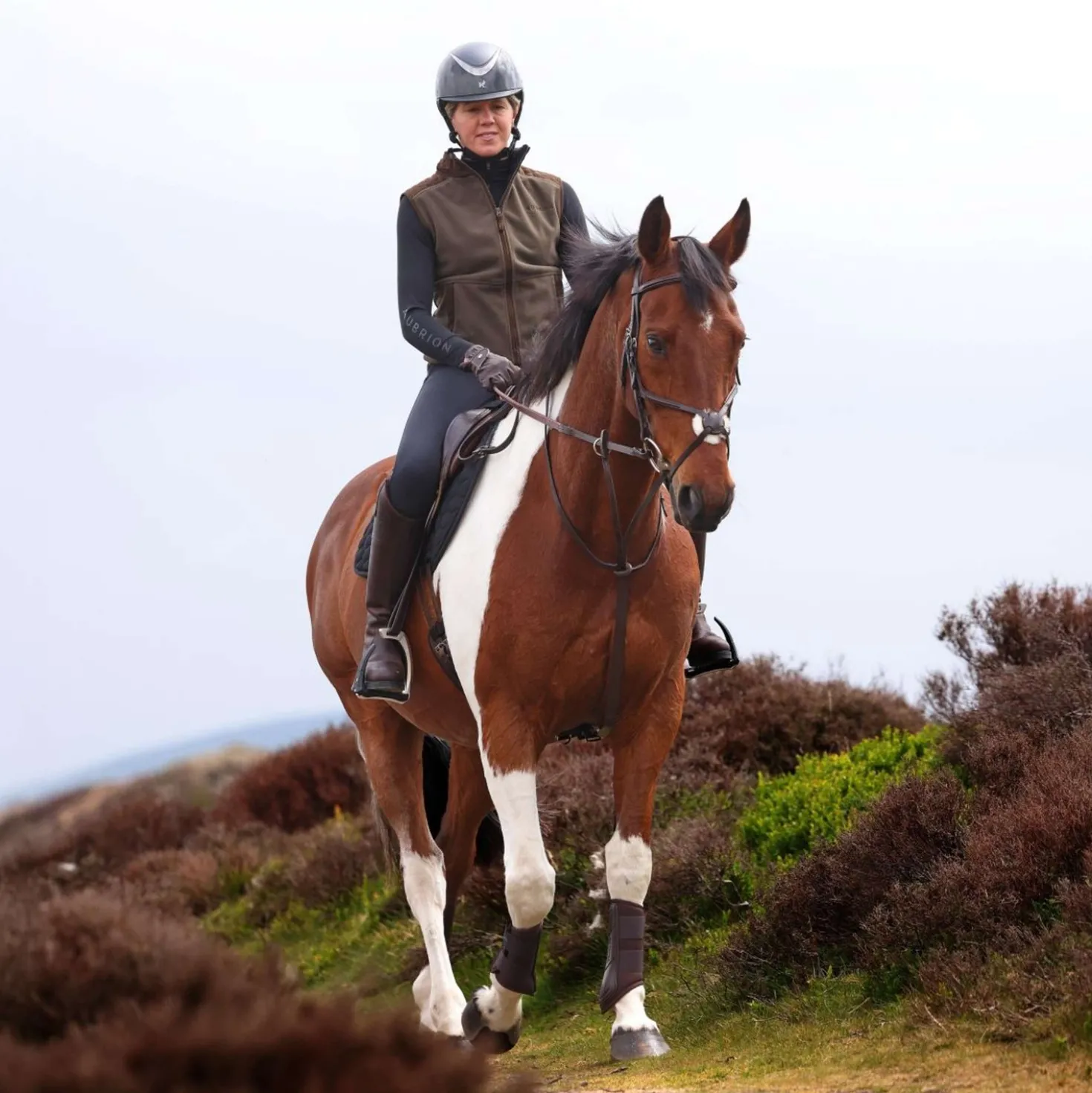 Aubrion by Shires Bodywarmer Heritage Fleece Donker Olijf