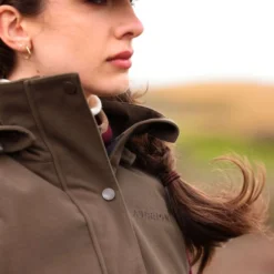 Aubrion by Shires Bodywarmer Heritage Donker Olijf