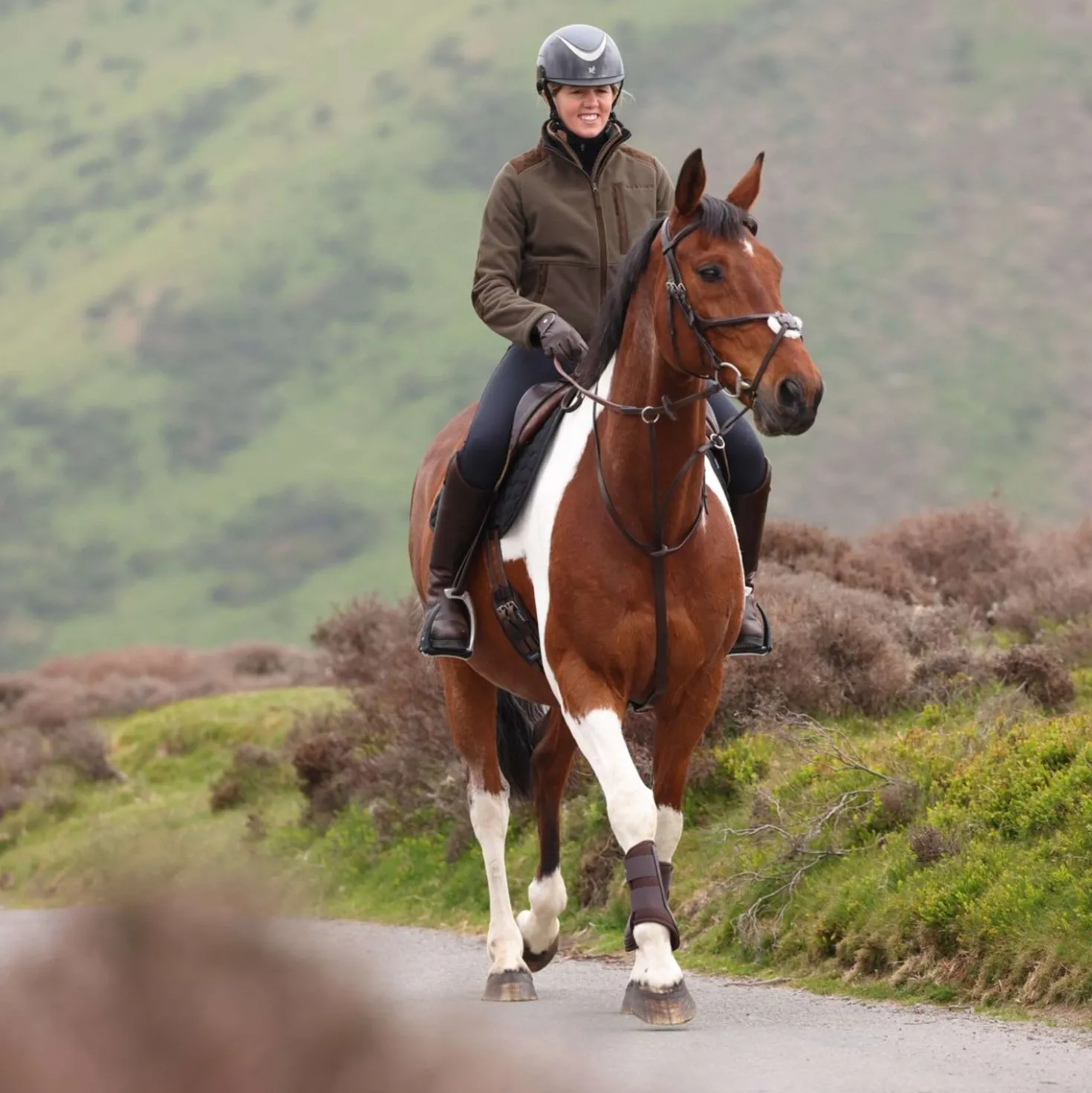 Aubrion by Shires Vest Heritage Fleece Donker Olijf