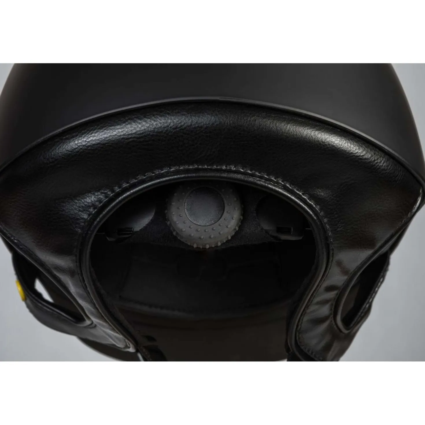 Back on Track Cap Silves Smooth Top Mips Zwart