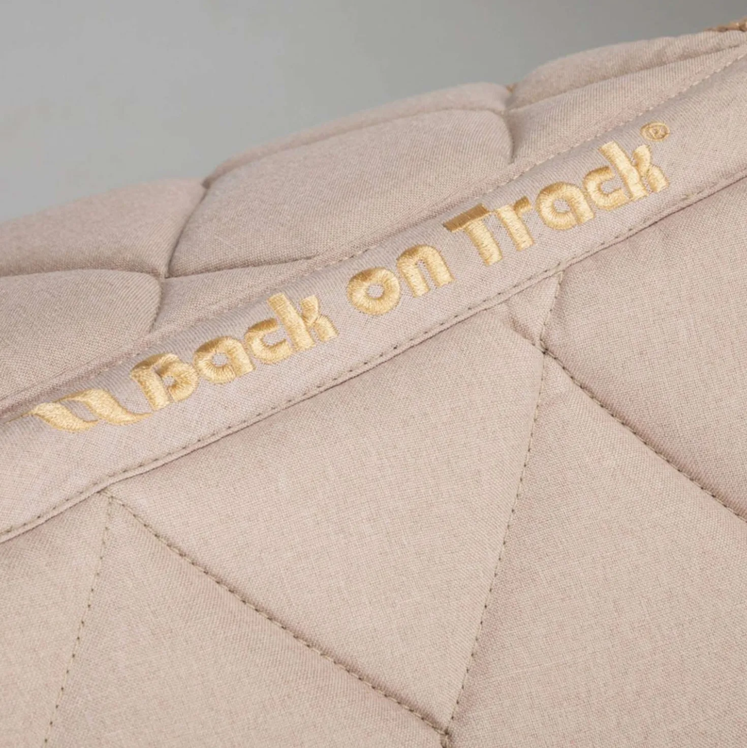 Back on Track Zadeldekje Haze Dressuur Lichtbeige