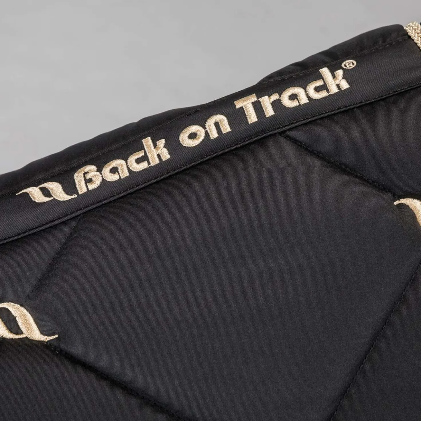 Back on Track Zadeldekje Nights Collection Springen Zwart