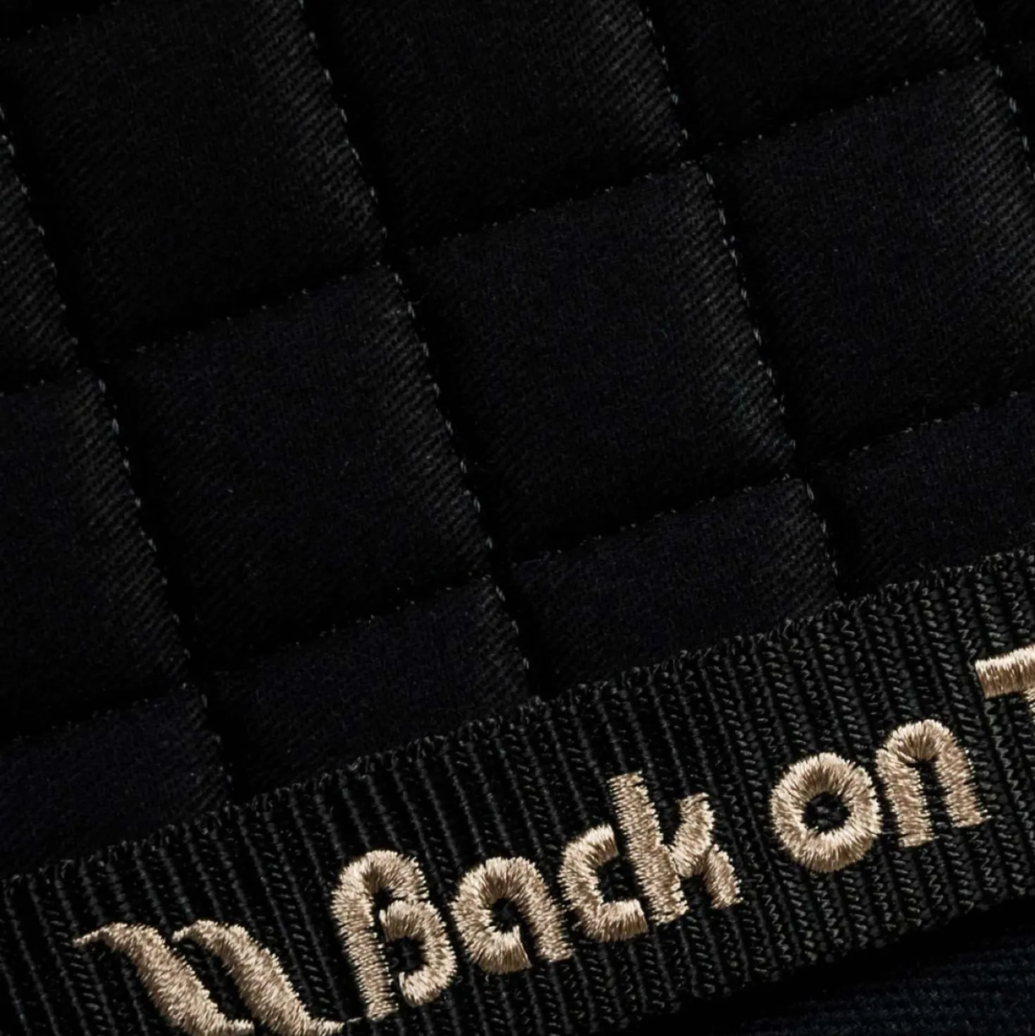 Back on Track Zadeldekje No. III Dressuur Zwart
