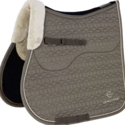 Covalliero Zadeldekje Soft AW26 Veelzijdigheid Milky Chocolate