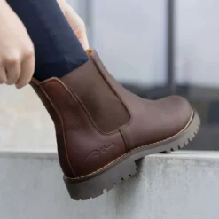 Dyon Chelsea Boots Bruin