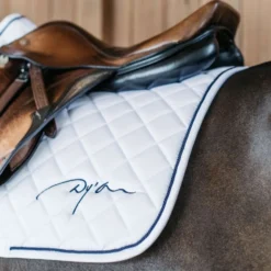 Dyon Zadeldekje Diamond Springen Wit