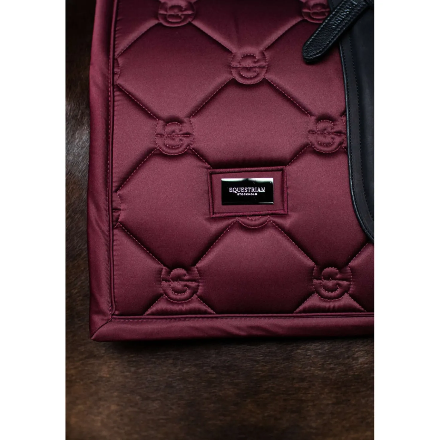 Equestrian Stockholm Zadeldekje Satin Dressuur Merlot
