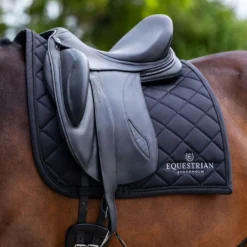 Equestrian Stockholm Zadeldekje Line Dressuur Zwart