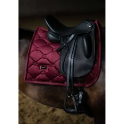Equestrian Stockholm Zadeldekje Velvet Dressuur Merlot