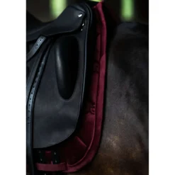 Equestrian Stockholm Zadeldekje Velvet Dressuur Merlot