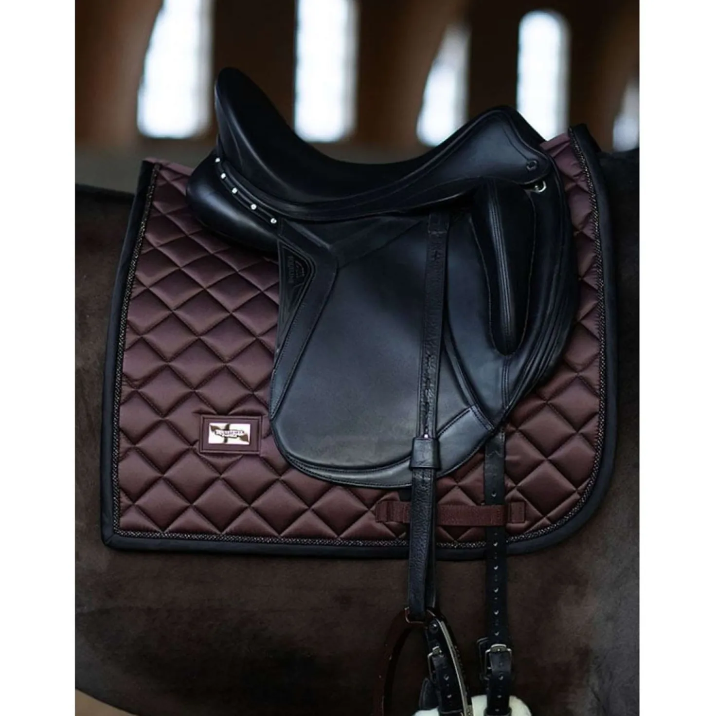 Equestrian Stockholm Zadeldekje Dressuur Endless Glow