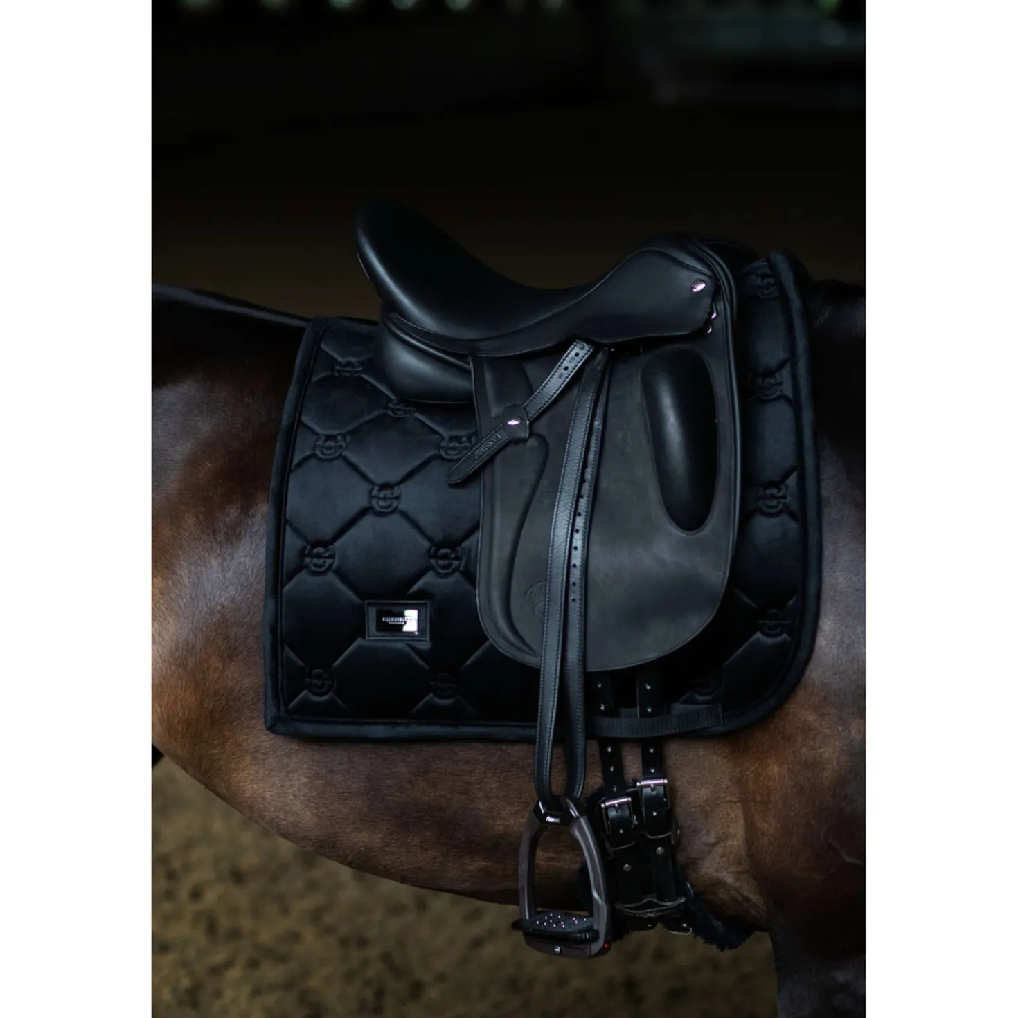 Equestrian Stockholm Zadeldekje Velvet Dressuur Zwart