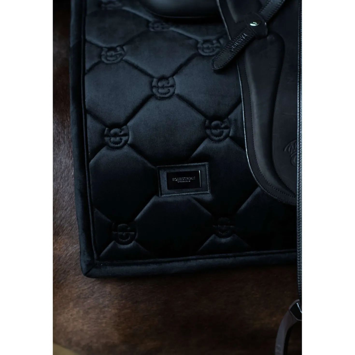 Equestrian Stockholm Zadeldekje Velvet Dressuur Zwart