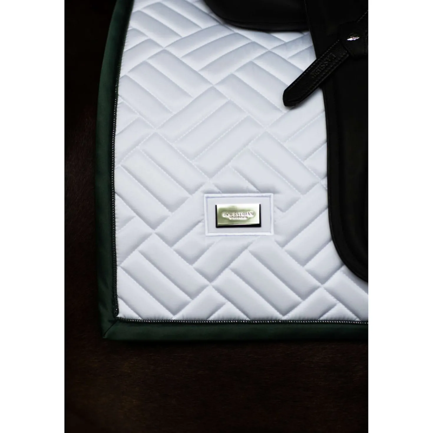 Equestrian Stockholm Zadeldekje Modern Dressuur Wit/Sycamore Green