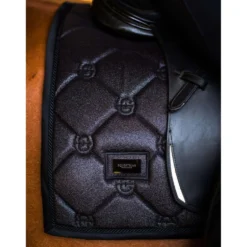 Equestrian Stockholm Zadeldekje Dressuur All Black Glimmer