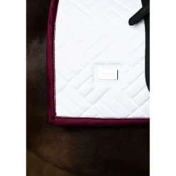 Equestrian Stockholm Zadeldekje Modern Dressuur Wit/Merlot