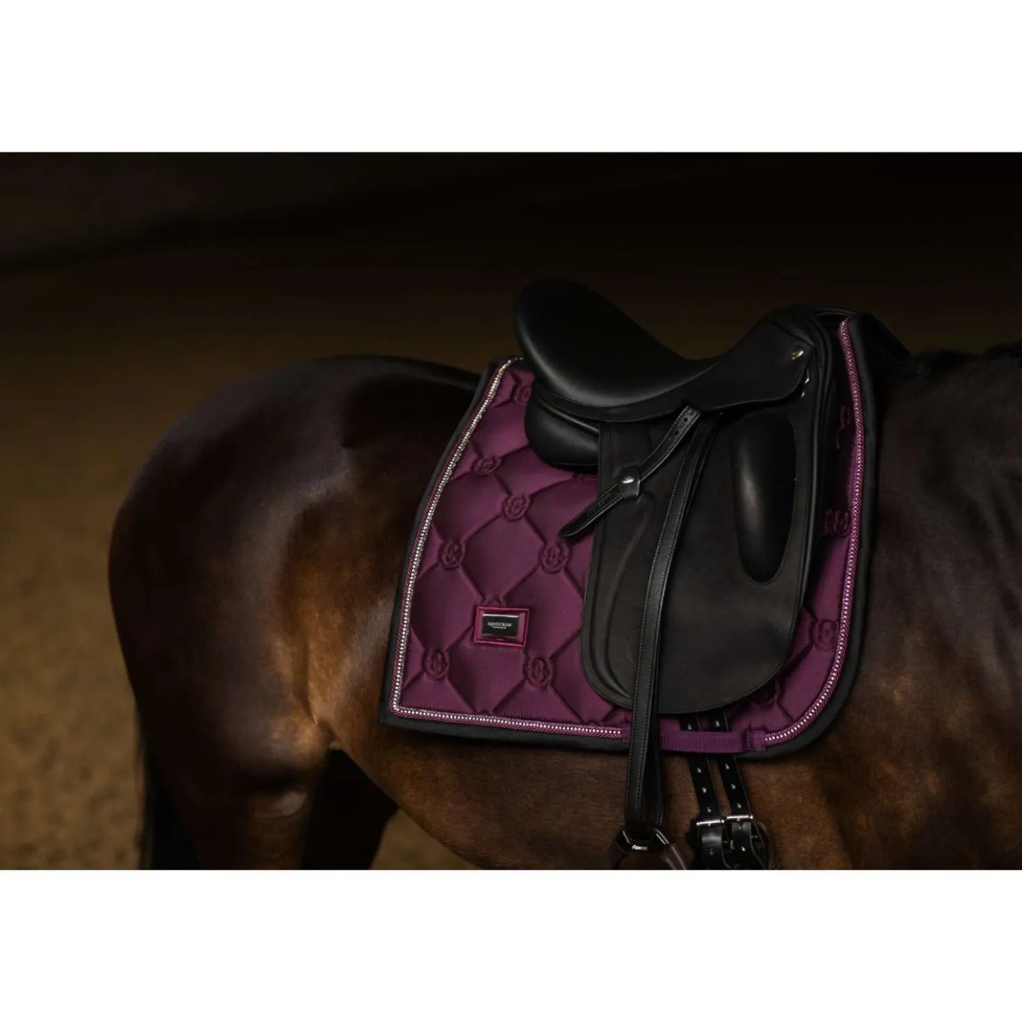 Equestrian Stockholm Zadeldekje Crystal Shine Dressuur Mauve Wine