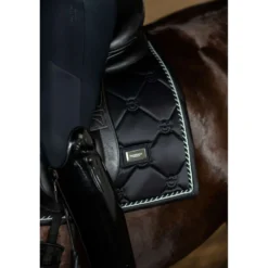 Equestrian Stockholm Zadeldekje Dressuur Black Edition