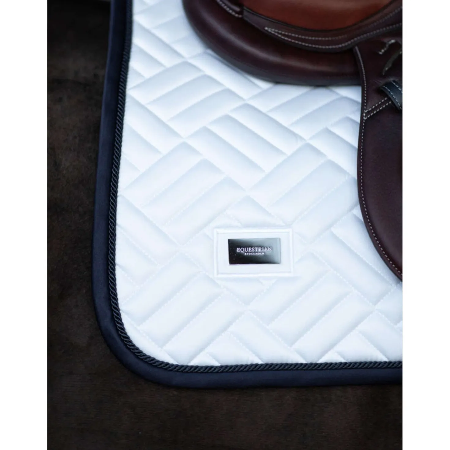 Equestrian Stockholm Zadeldekje Modern Springen Wit/Navy