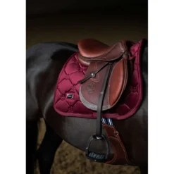 Equestrian Stockholm Zadeldekje Velvet Springen Merlot