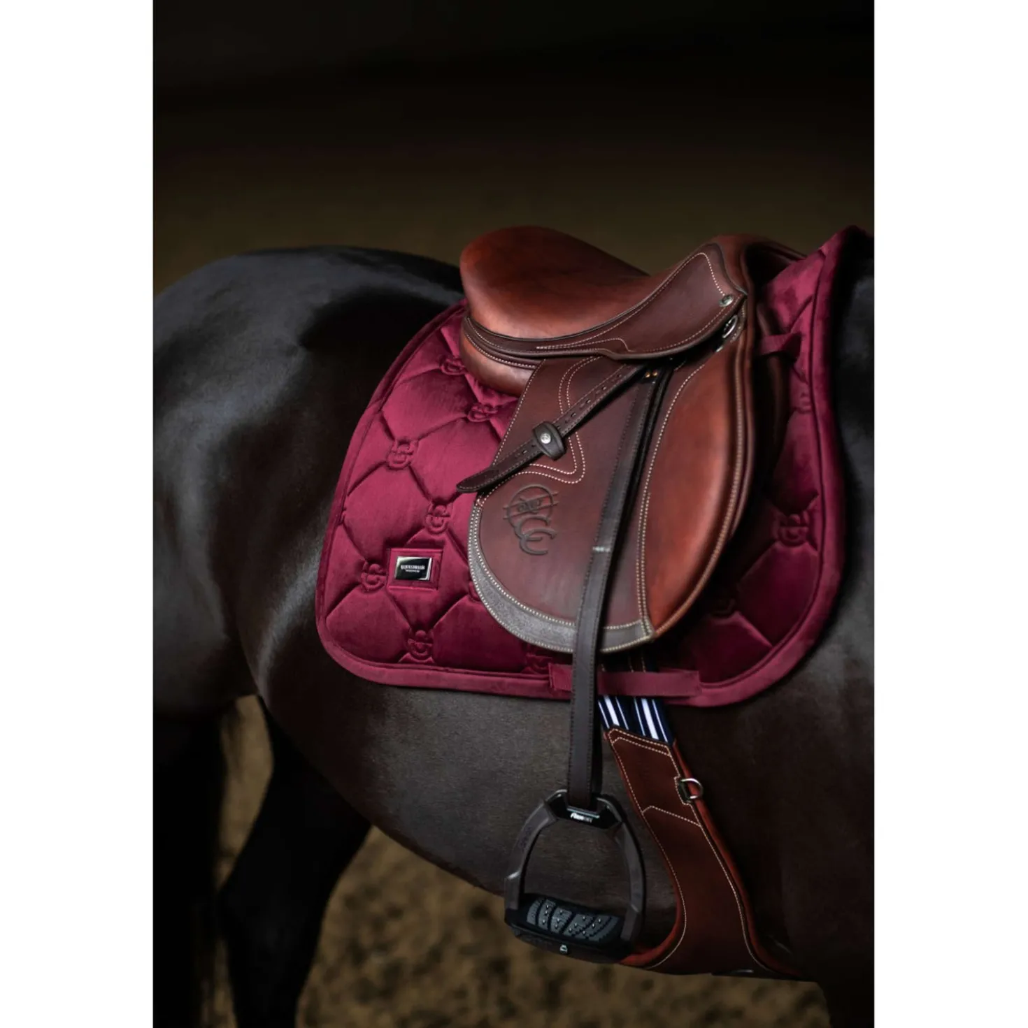 Equestrian Stockholm Zadeldekje Velvet Springen Merlot