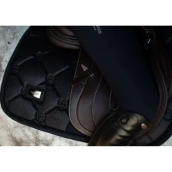 Equestrian Stockholm Zadeldekje Springen All Black Glimmer