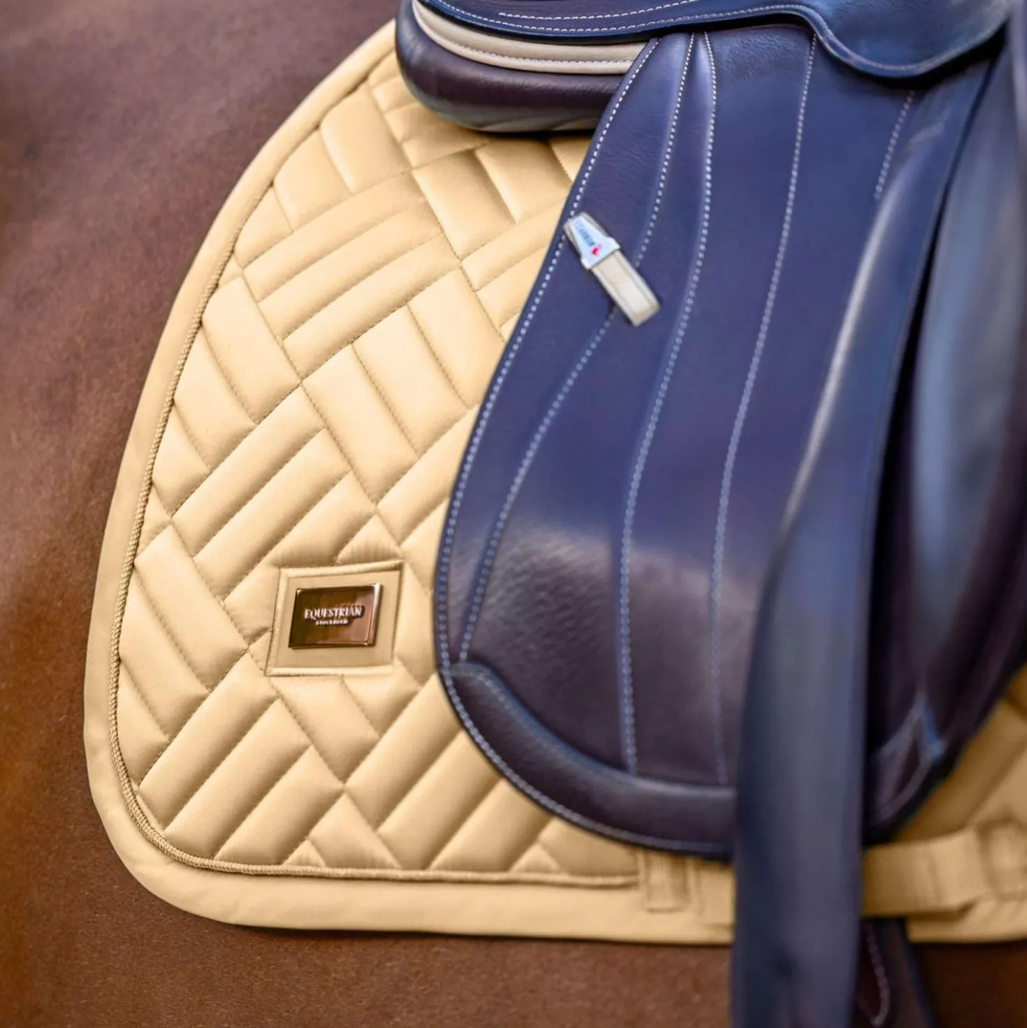 Equestrian Stockholm Zadeldekje Modern Springen Midsummer Glow