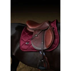 Equestrian Stockholm Zadeldekje Satin Springen Merlot