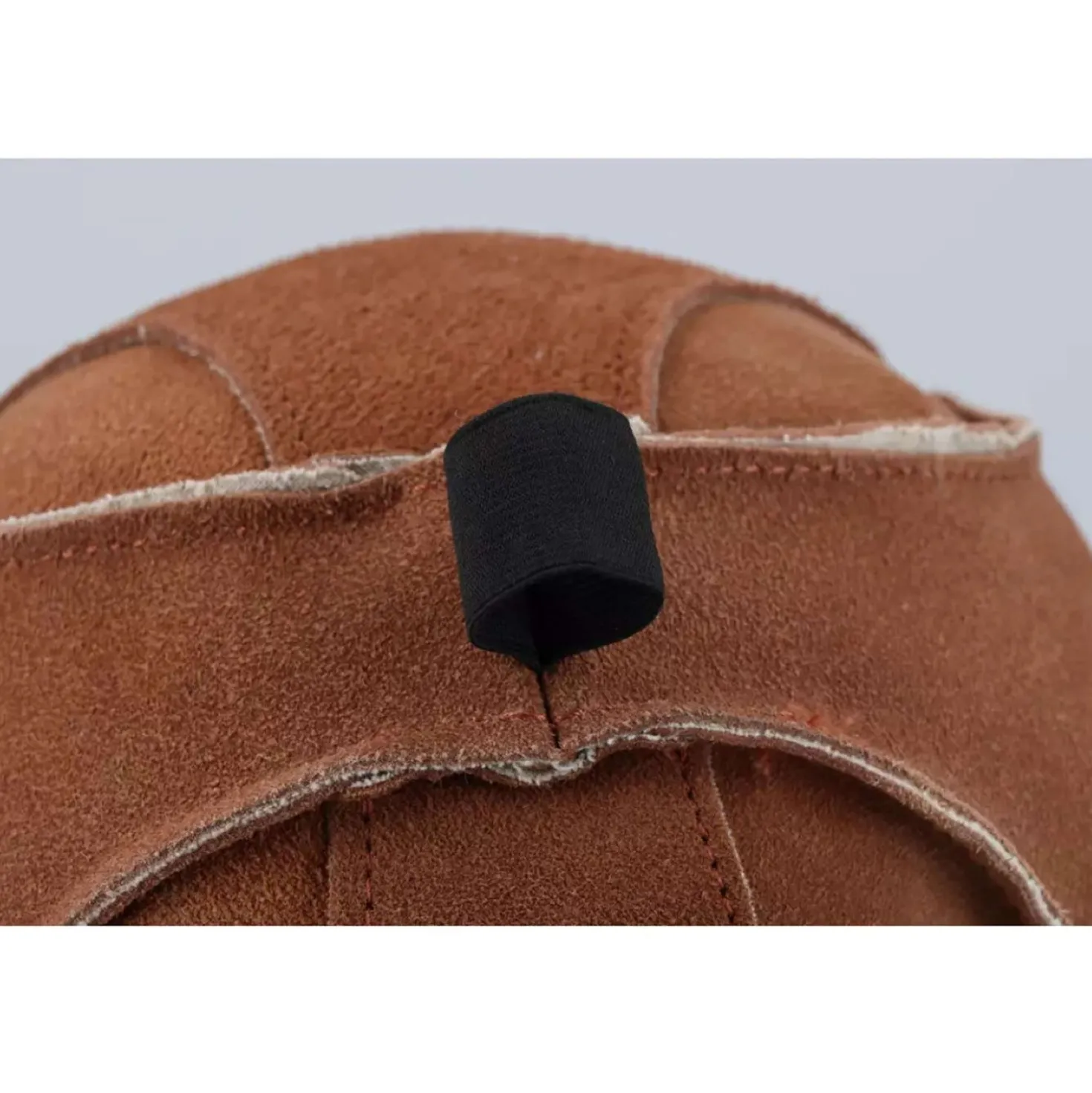 Excellent Horse Fun Play Ball Suede Bruin