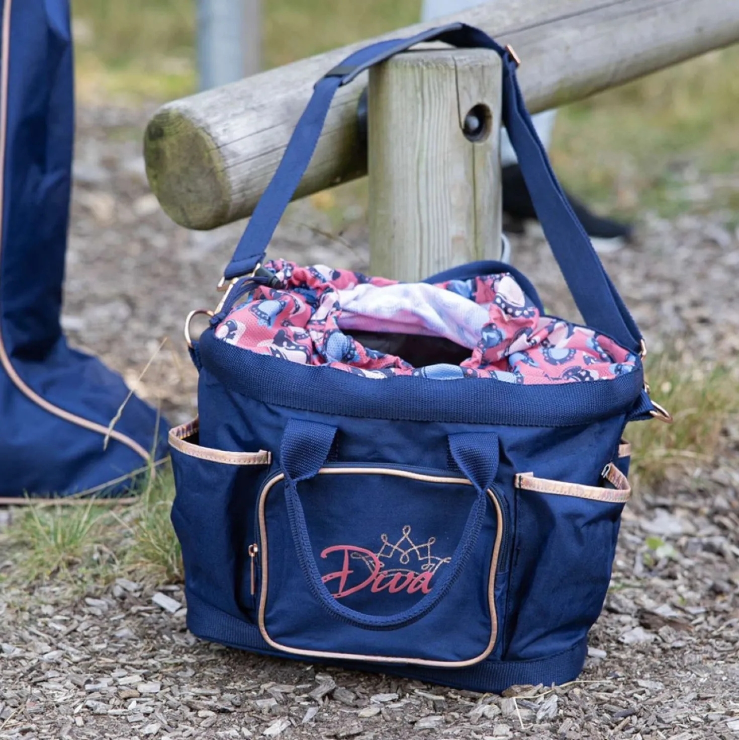 Harry's Horse Poetstas Diva Mauvewood Collegiate-Blue