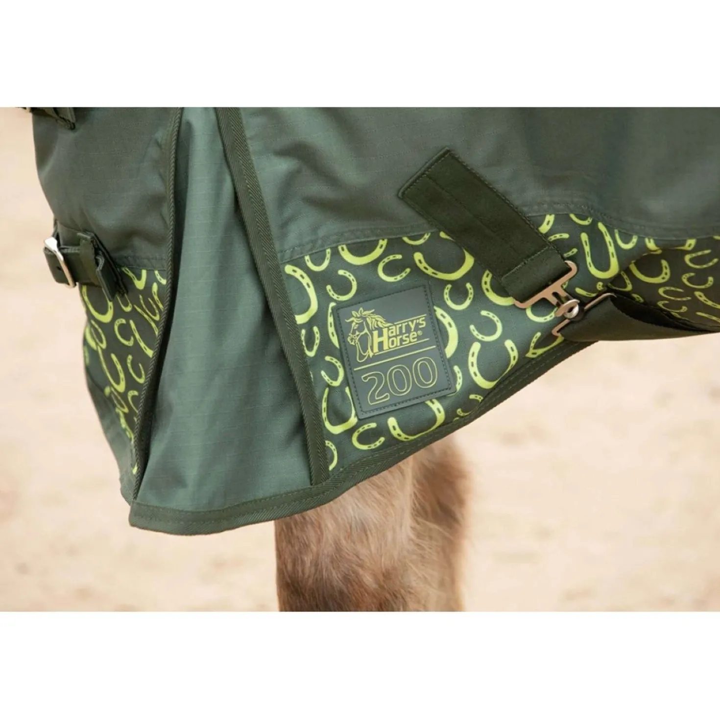 Harry's Horse Regendeken STOUT! Lime 200g Legergroen