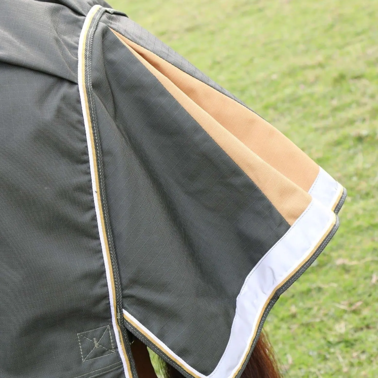 Highlander Plus by Shires Regendeken Turnout 50g Groen