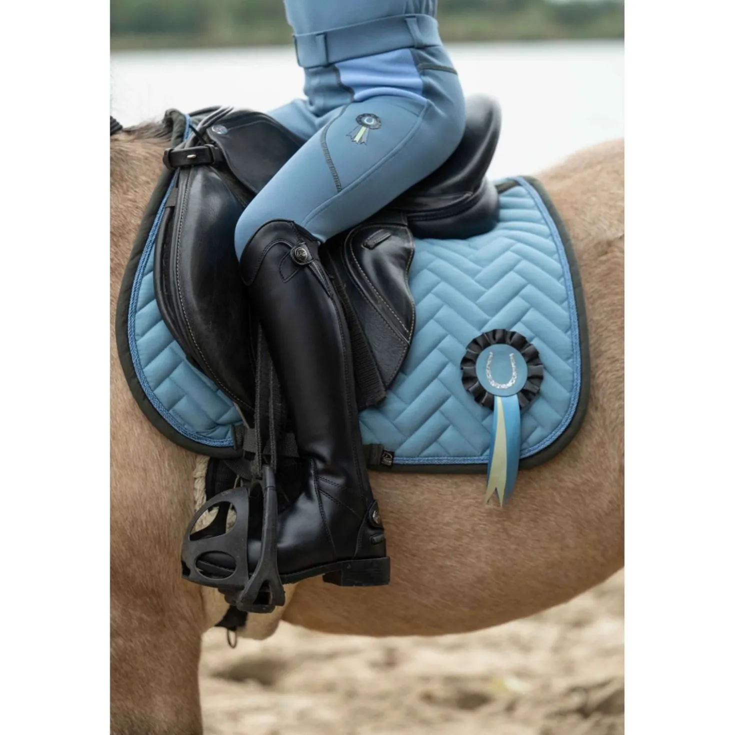 HKM Zadeldekje Nele Dressuur Rook Blauw