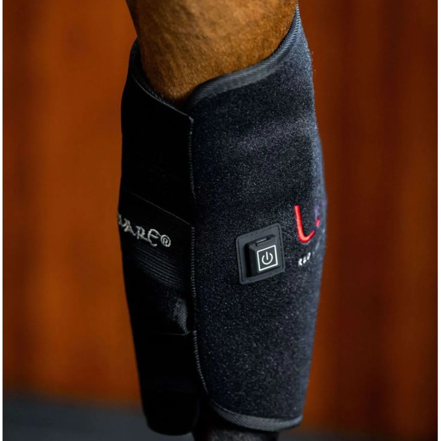 Horseware LED Red Light Therapy Left Hock Boot Zwart