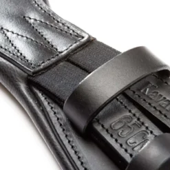 Kavalkade Dressuursingel Casper Oiled Leather met Elastiek Zwart