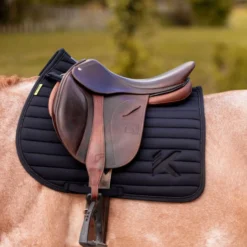 K by EQUITHÈME Zadeldekje Triton Springen Zwart