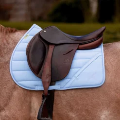 K by EQUITHÈME Zadeldekje Vega Veelzijdigheid Sky Blue