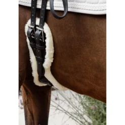 Kentucky Dressuursingel Anatomic Sheepskin Zwart