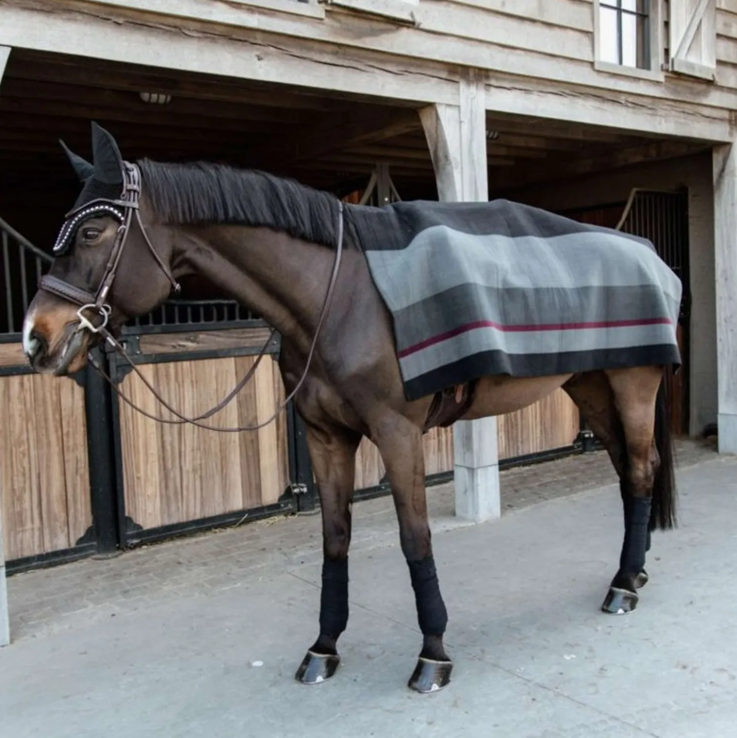 Kentucky Fleecedeken Heavy Square Stripes Zwart/Grijs