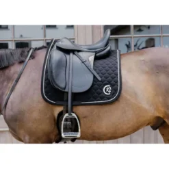Kentucky Horsewear Zadeldekje Onion Quilt 3D Logo Dressuur Zwart