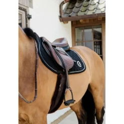 Kentucky Horsewear Zadeldekje Onion Quilt 3D Logo Springen Zwart