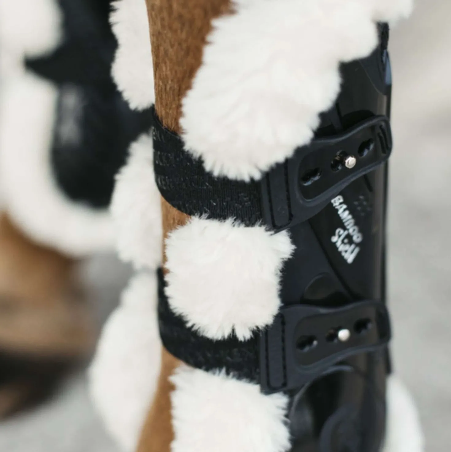 Kentucky Peesbeschermers Bamboo Elastic Vegan Sheepskin Zwart