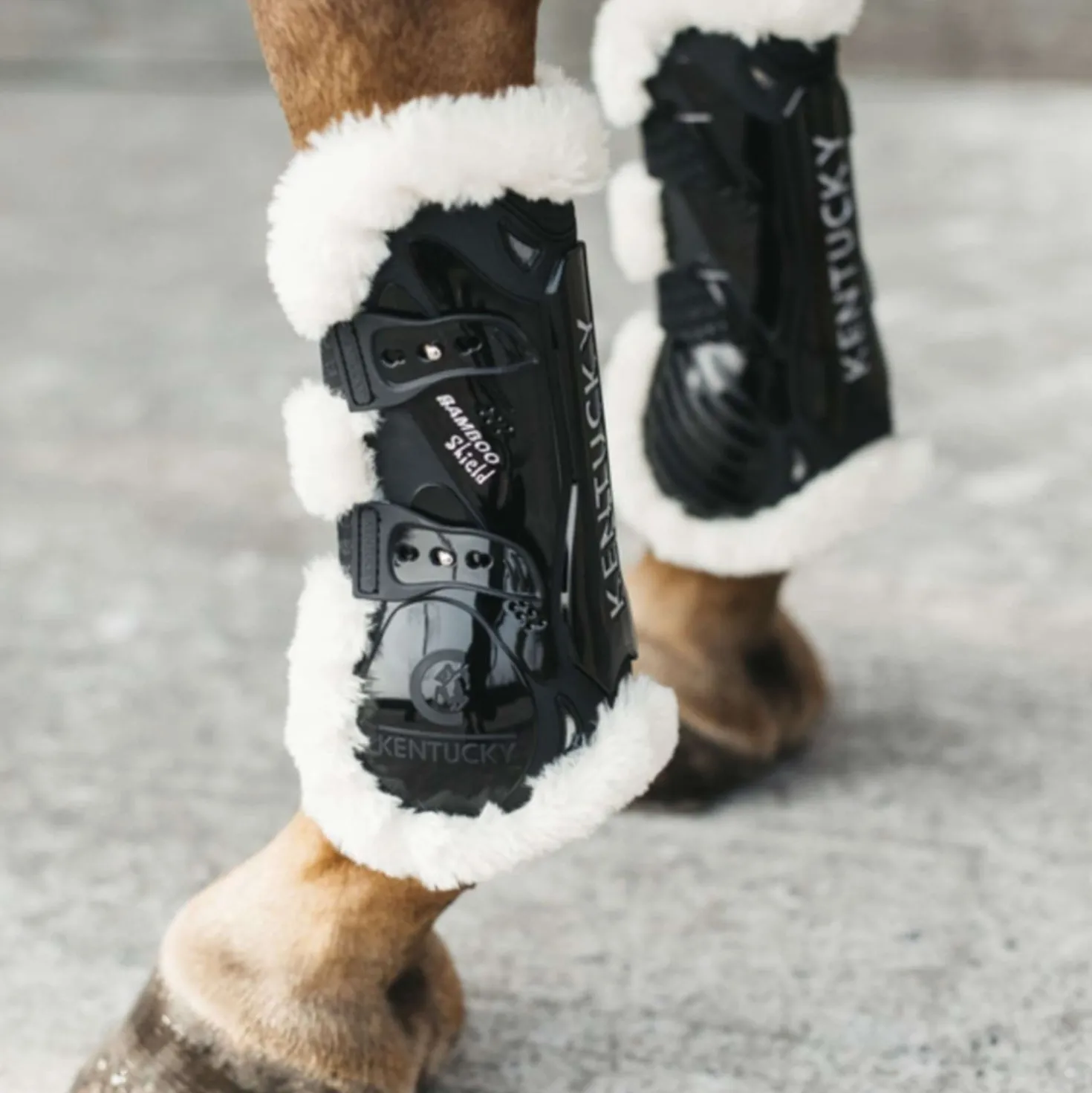 Kentucky Peesbeschermers Bamboo Elastic Vegan Sheepskin Zwart