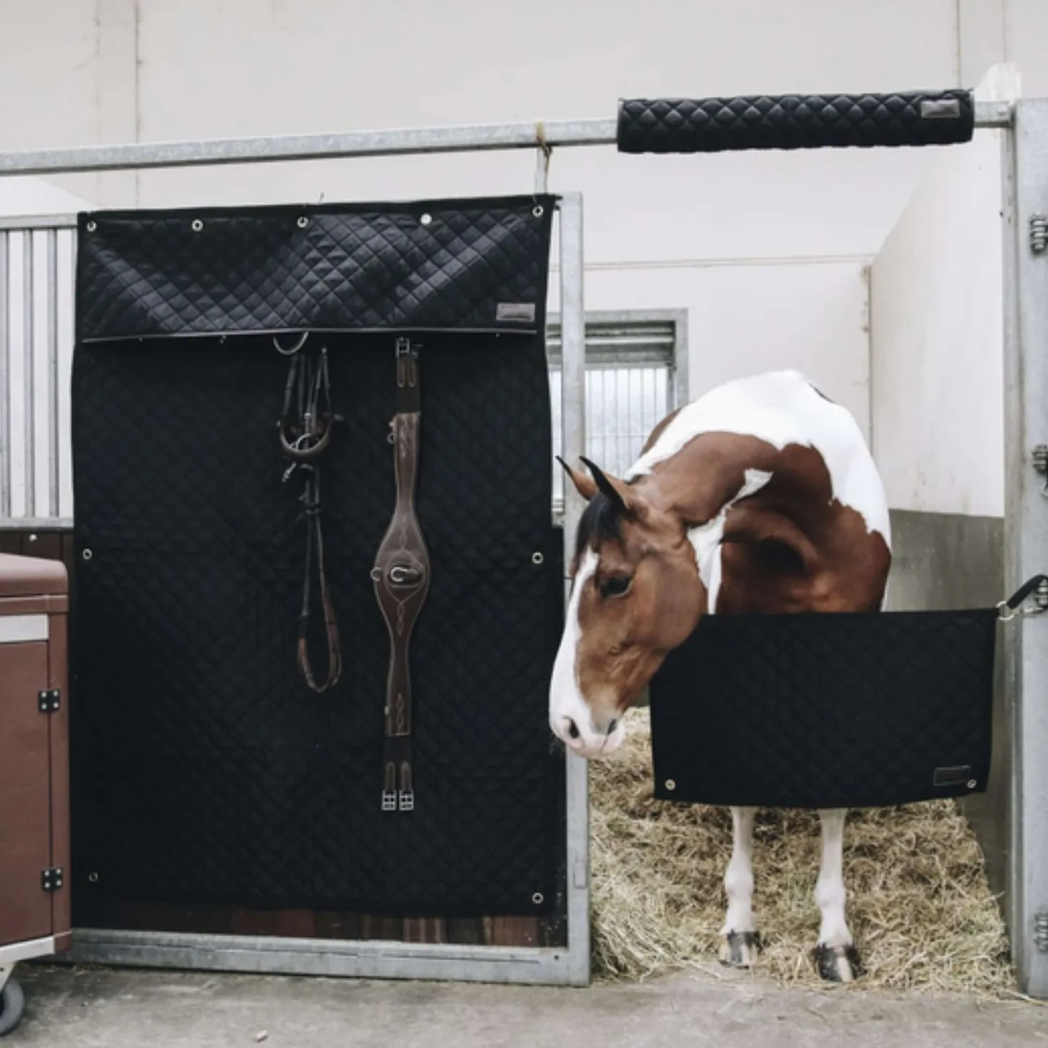 Kentucky Stable Curtain Black