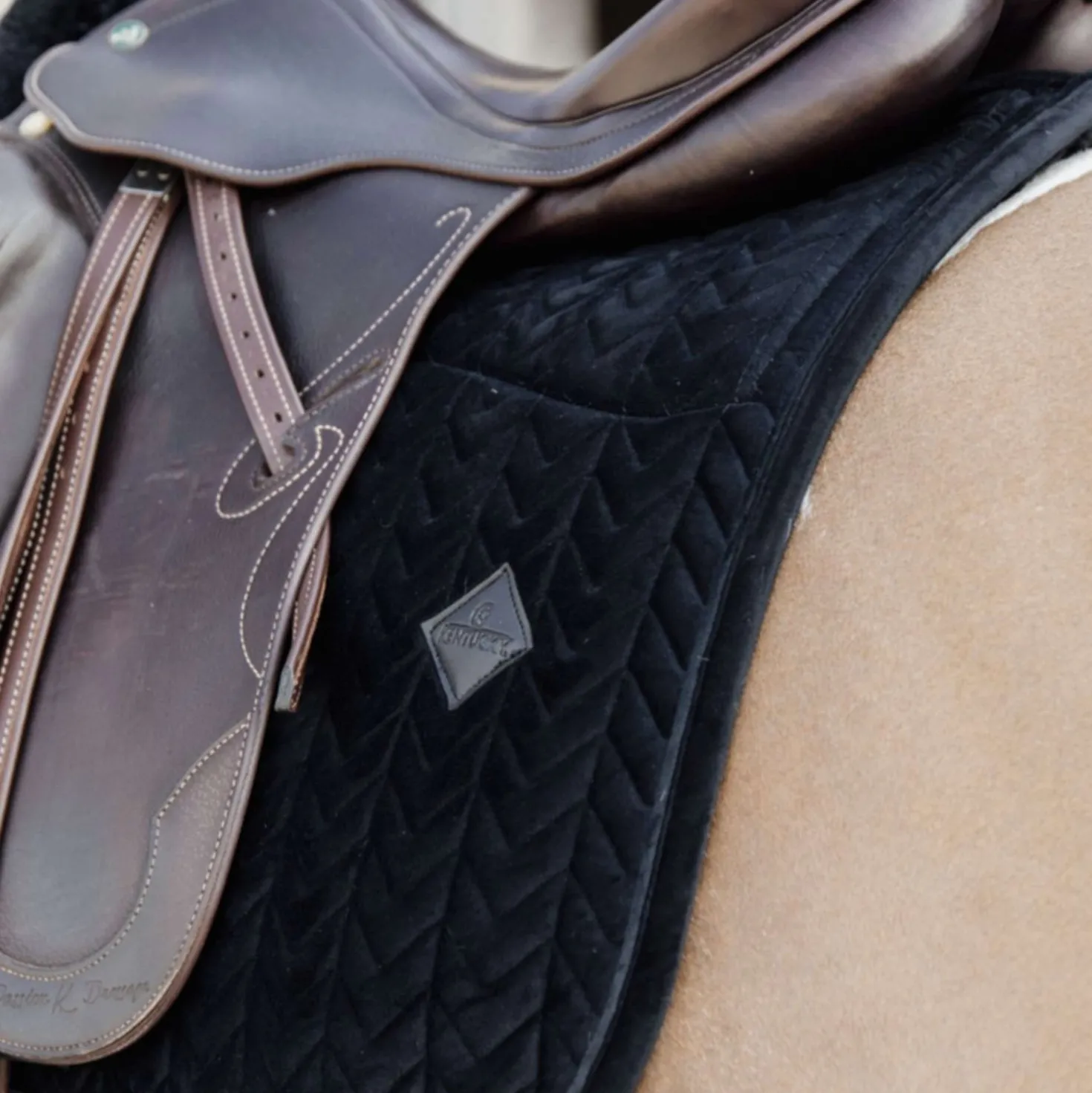 Kentucky Zadeldekje Skin Friendly Velvet Dressuur Zwart