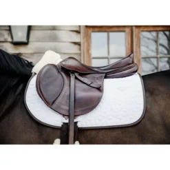 Kentucky Zadeldekje Skin Friendly Springen Wit