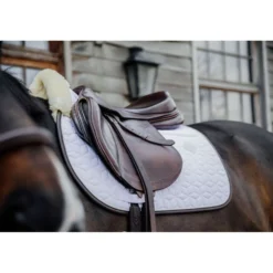 Kentucky Zadeldekje Skin Friendly Springen Wit